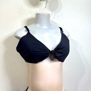 (B3) LACOSTE ,Eur 44/M,Women
Black swimsuit top